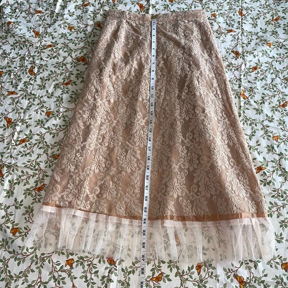 Women’s Lace Pencil Skirt - Picture 3 of 5
